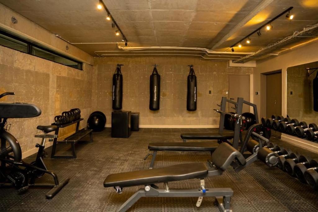 Sandton Urban Hideout Escape-reset-create Apartment *