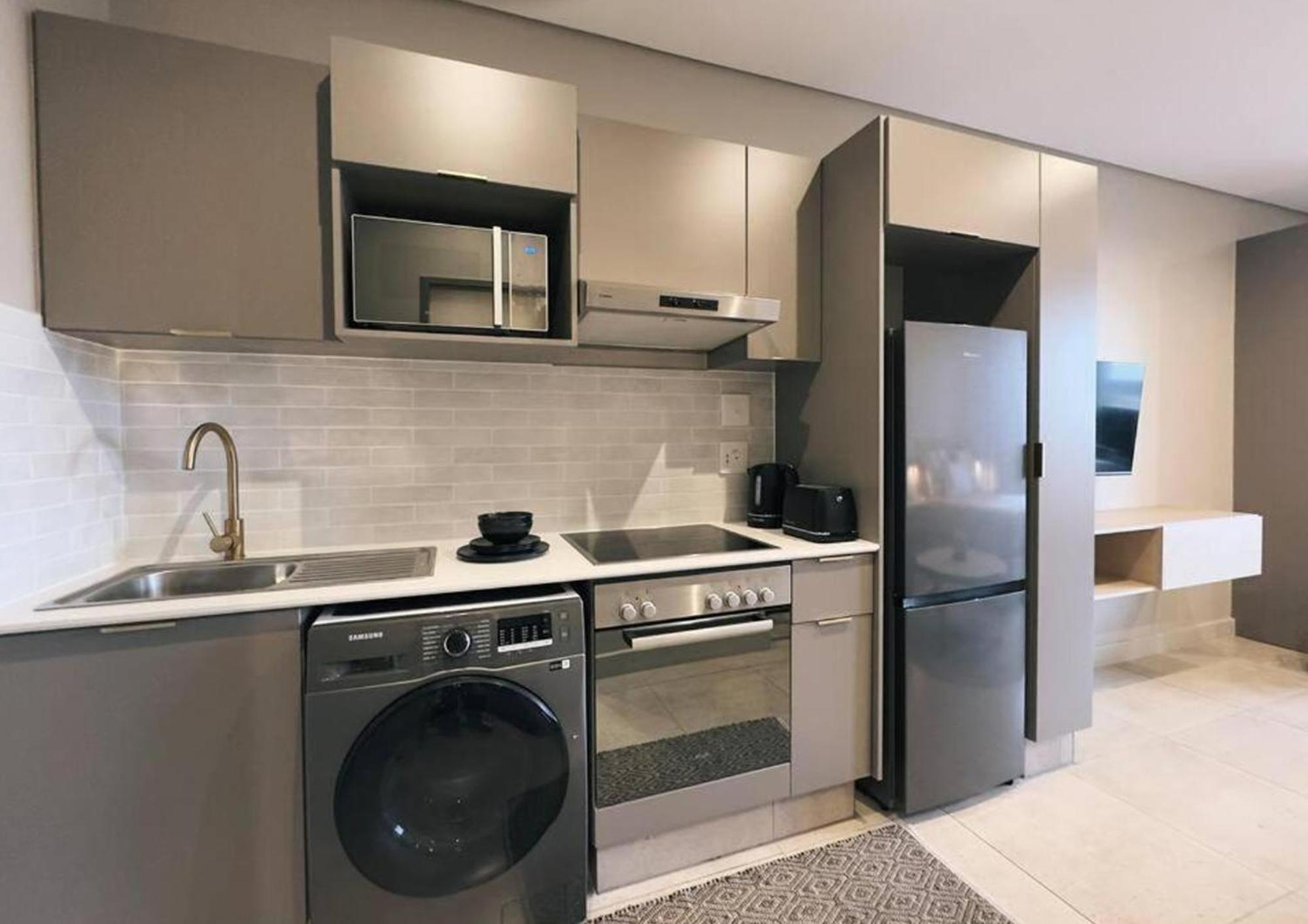 Sandton Urban Hideout Escape-reset-create Apartment *